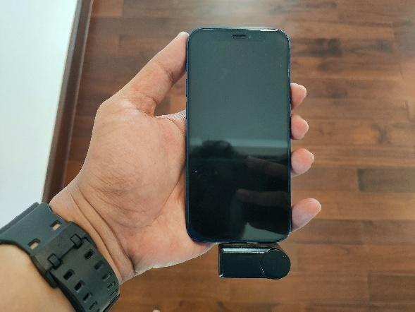 A hand holding a cell phone

AI-generated content may be incorrect.