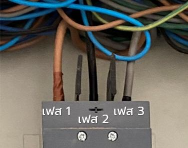 A close-up of wires

AI-generated content may be incorrect.