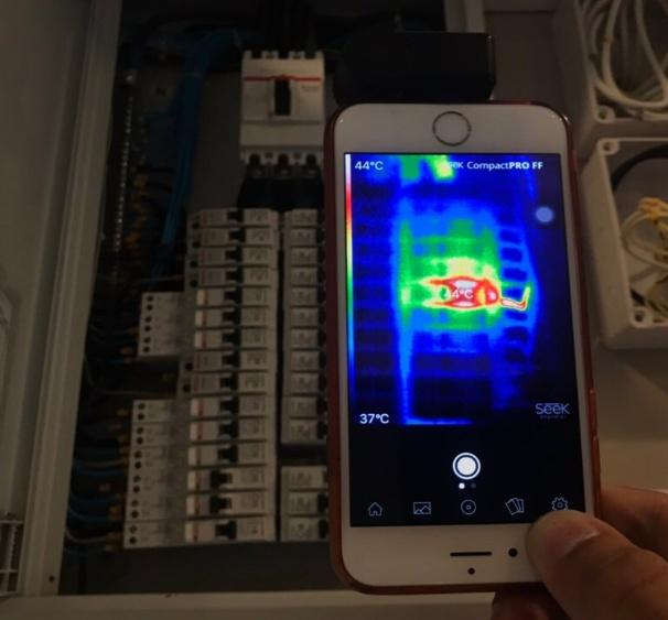 A hand holding a phone with a infrared image on it

AI-generated content may be incorrect.