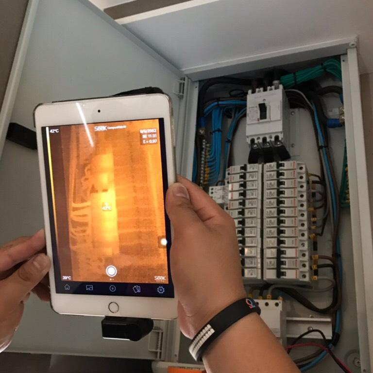 A person holding a tablet

AI-generated content may be incorrect.