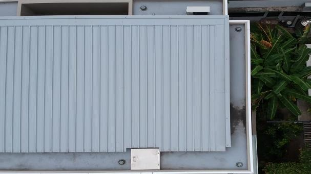 A close-up of a metal box

AI-generated content may be incorrect.