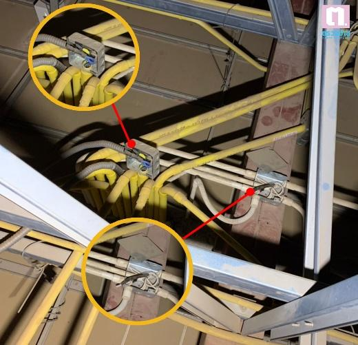 A yellow tubes connected to a metal frame

AI-generated content may be incorrect.